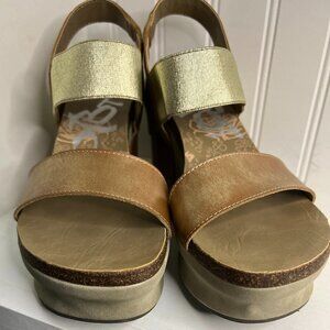 OTBT Gold Bushnell Leather Wedge - Women, Size: 10 M